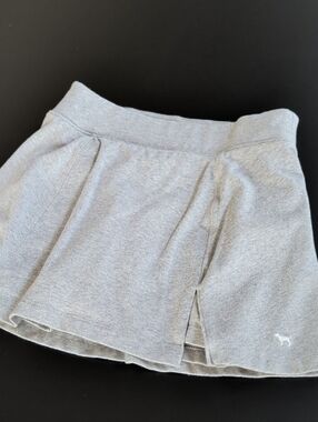 PINK Victoria's Secret Heather Gray And White Skorts (2)